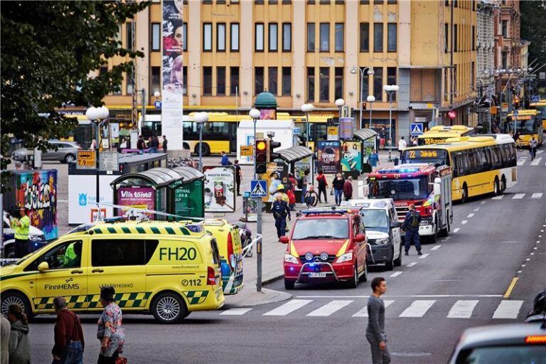 Pokolj u Finskoj: Dva mrtva i najmanje šest ranjenih u napadu nožem