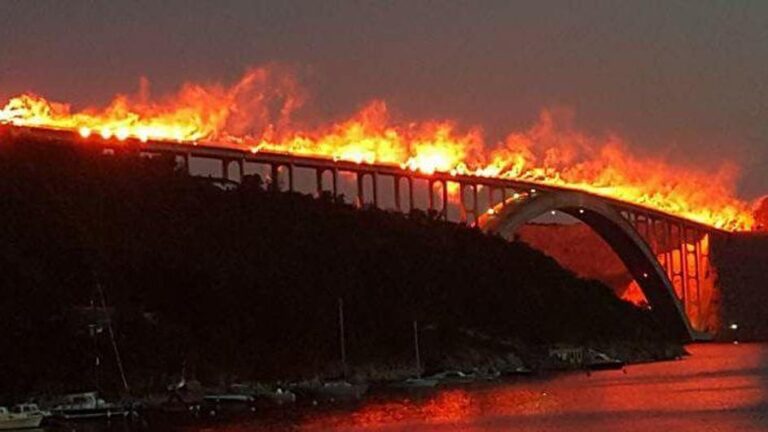 SPEKTAKULARNOM BAKLJADOM ISKAZALI POŠTOVANJE PREMA POGINULIM HRVATSKIM BRANITELJIMA