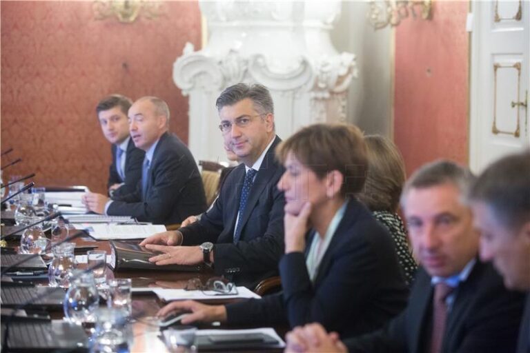 Plenković: Prijedlozi zakona više neće ići u javnu raspravu prije nego ih se raspravi na vladinim tijelima