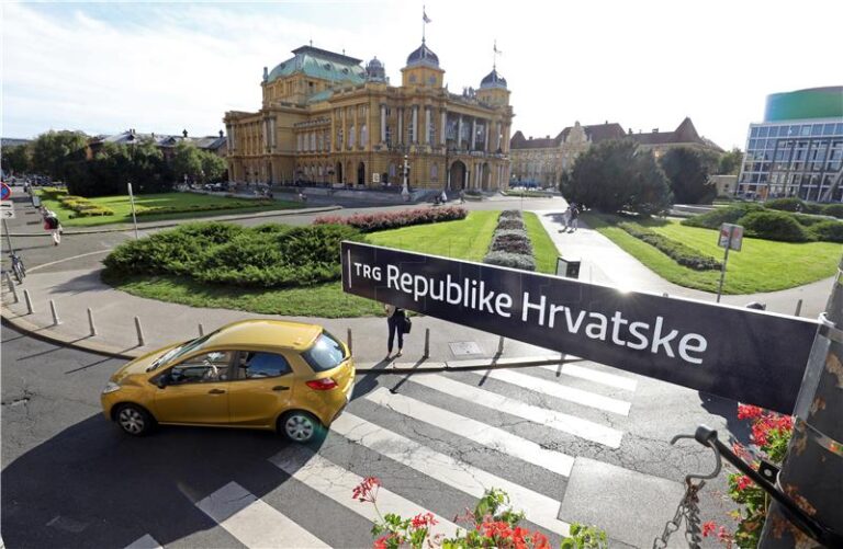 Zagreb: Postavljene nove ploče Trga Republike Hrvatske na bivšem Trgu maršala Tita…(FOTO)