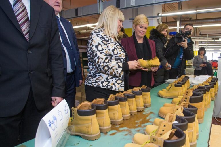 Predsjednica Republike Hrvatske obišla pogone tvornice cipela “Borovo”…VIDEO