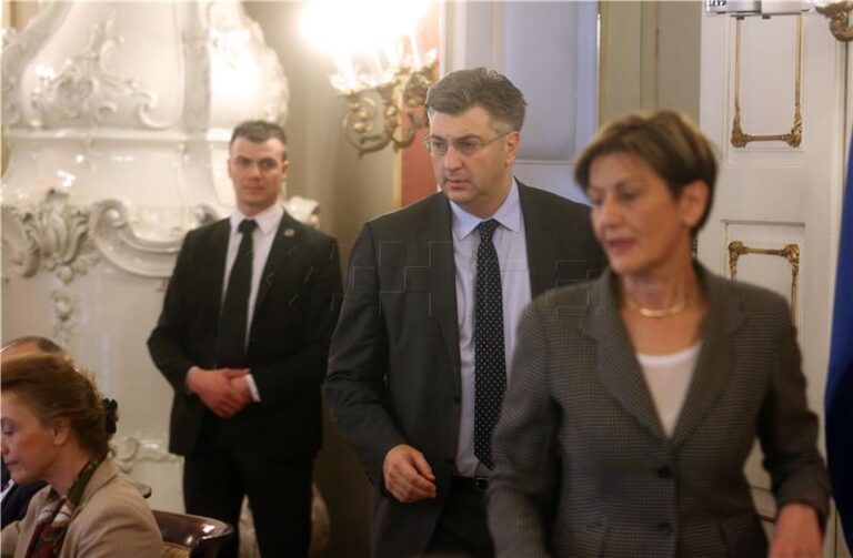 Plenković na sjednici vlade osudio Srbiju i njenu provokaciju izložbom o Jasenovcu