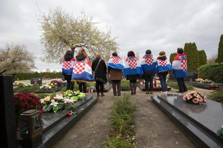 OPET USTAŠE ANTIFAŠISTI…Hrvatski osloboditelji će biti spokojni kad budu pokojni!