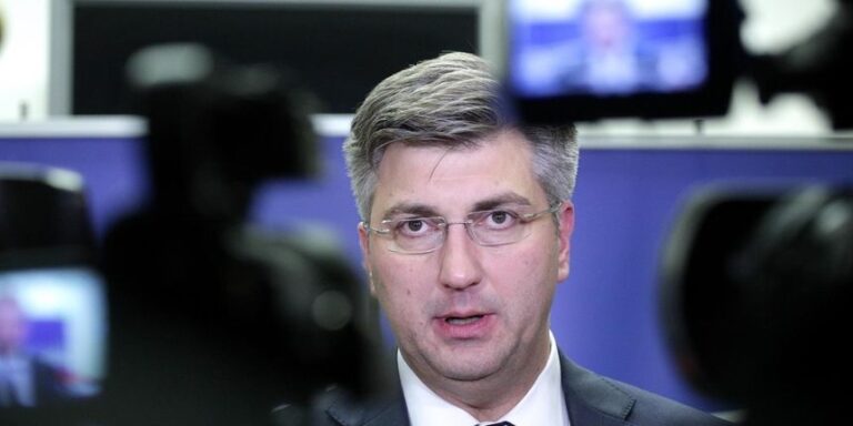 PREDSJEDNIK Vlade Republike Hrvatske Plenković sve usamljeniji u svom naumu…Ono što Plenković najbolje zna je prijetiti…