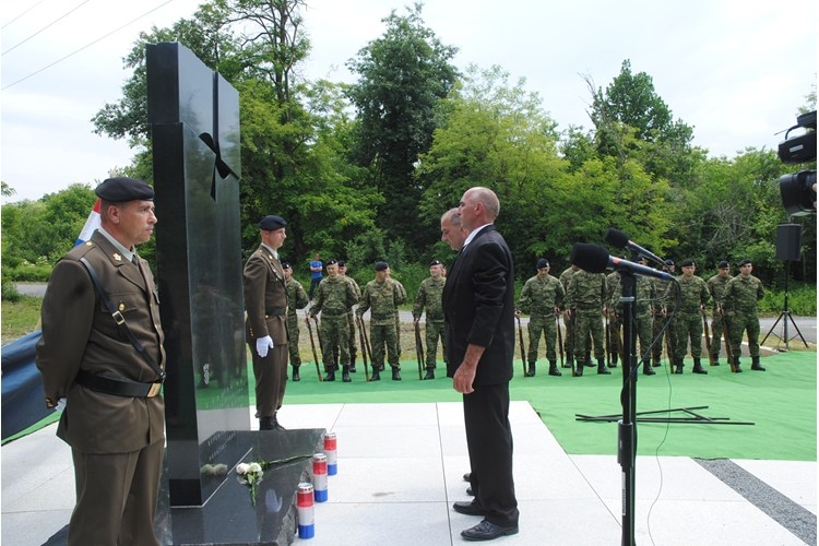 Otkriveno spomen-obilježje mjesta masovne grobnice Dragović…FOTO…