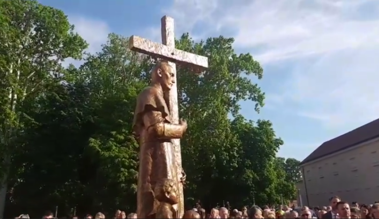 Biskup Košić otkrio spomenik blaženog Alojzija Stepinca…VIDEO…