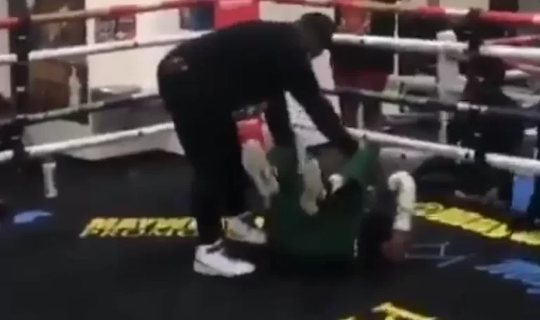 VIDEO: OTAC FLOYDA MAYWEATHERA ŽESTOKU RASPRAVU PRESELIO U RING PA DOBIO BATINE 66-godišnjak završio na podu nakon udarca dva desetljeća mlađeg protivnika…