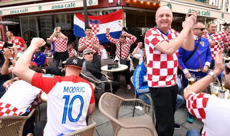 FOTO-VIDEO: HRVATI OSVOJILI BUDIMPEŠTU Pogledajte veliko veselje hrvatskih navijača…odbrojavanje je počelo…