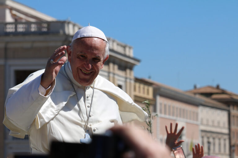 NEDJELJNI ANGELUS ‘Dok promatramo i ispravljamo mane svojega bližnjega, moramo biti svjesni da i mi imamo nedostatke’