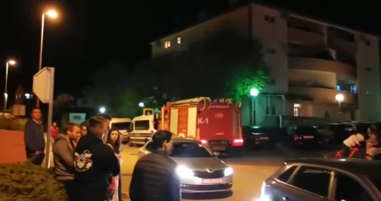 NOVO! VIDEO-SPECIJALCI NA TERENU Muškarac se zatvorio u stan s djecom i ne dopušta ulaz policiji, zgrada evakuirana!