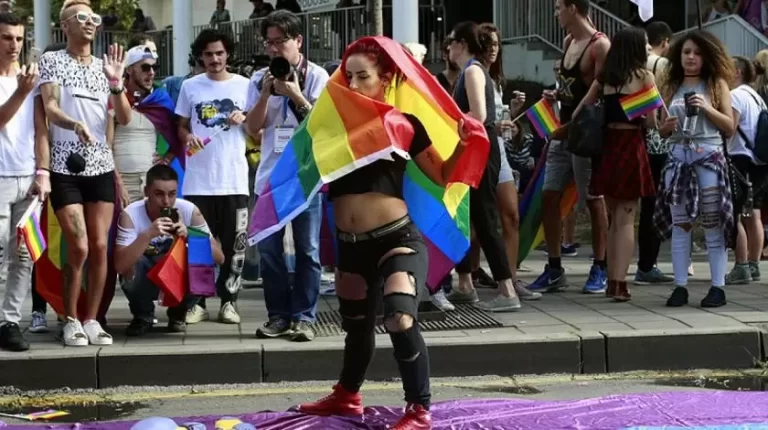 SDA pozvala na odustajanje od Parade ponosa u Sarajevu: Unosite nered!…Javne parade i povorke LGBT osoba ne treba organizirati jer ljudska prava neće dobiti novu vrijednost