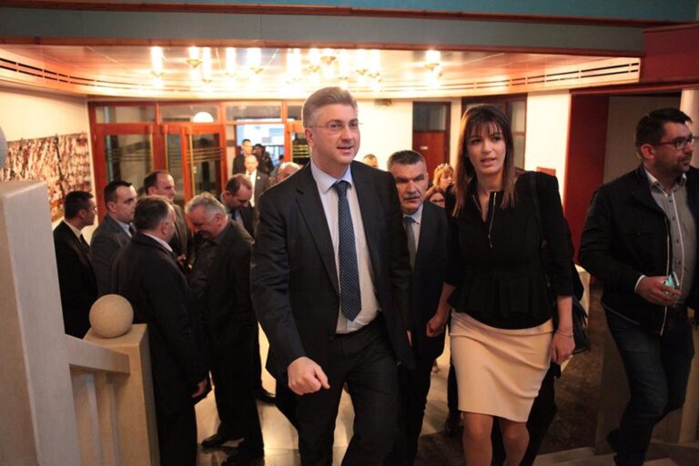 PLENKOVIĆ “BRANI KUŠČEVIĆA”- ODGOVORIO HNS-u: Ultimatumi ne dolaze u obzir…I Kuščevićeva državna tajnica Josipa Rimac imala je “sličnu aferu oko nekretnine” kao i Kuščević…