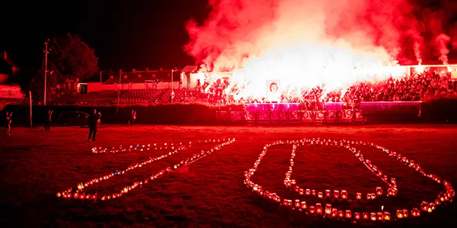 VIDEO:TORCIDA SE NA STAROM PLACU BAKLJADOM OPROSTILA OD LEGENDARNOG JURICE JERKOVIĆA…