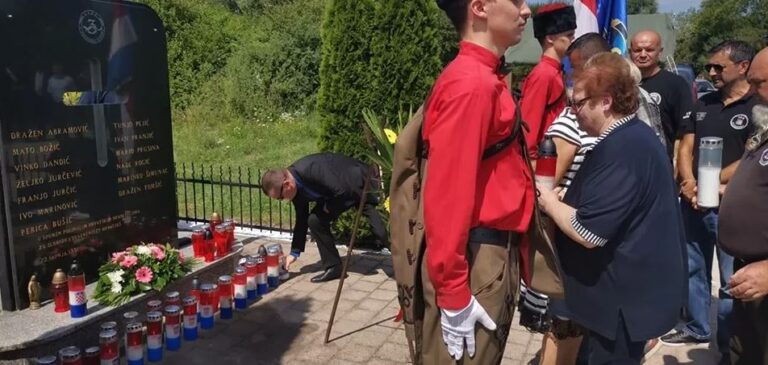 FOTO-VIDEO: SRPSKI ZLOČIN ZA KOJI NITKO NIJE ODGOVARAO-U Mirkovcima obilježena 28. godišnjica pogibije 13 hrvatskih branitelja, pripadnika ‘Kuna’