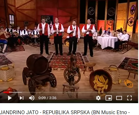 (FOTO-VIDEO) HOĆE LI HRVATSKE INSTITUCIJE OVO NAPOKON ZABRANITI -Nastup Jandrina Jata koji veliča zločinačku RSK u Karinu…