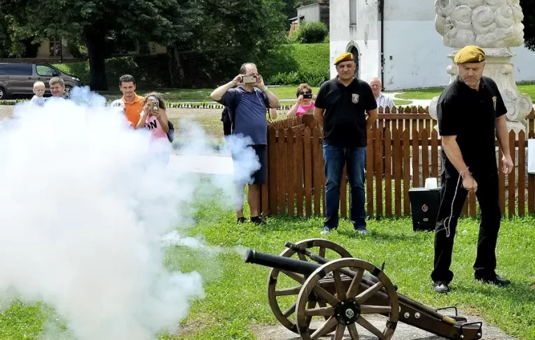 FOTO”Glasan pucanj” zapovjednika tenkovskog voda 7. GBR Bronxa, koji je prvi ušao u Knin…