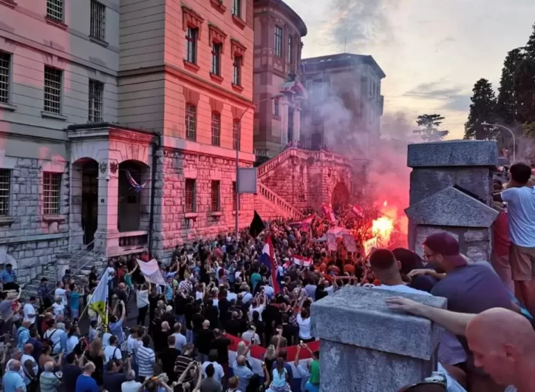 VIDEO BRAVO ARMADA! Veliki odaziv Riječana na prosvjed zbog pritvaranja Matka Škalamere! Danas Matko, a sutra može biti svatko!