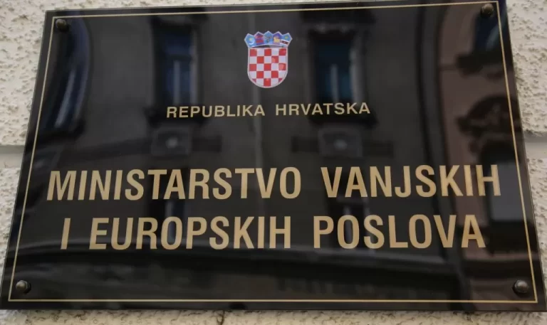 Hrvatski veleposlanici- Jeste li obilježili Dan pobjede ili ste bili na odmoru?…Gdje su bili i što su radili brojni hrvatski veleposlanici u svijetu u to vrijeme, kad su se na Kninskoj tvrđavi čitala imena poginulih i nestalih?