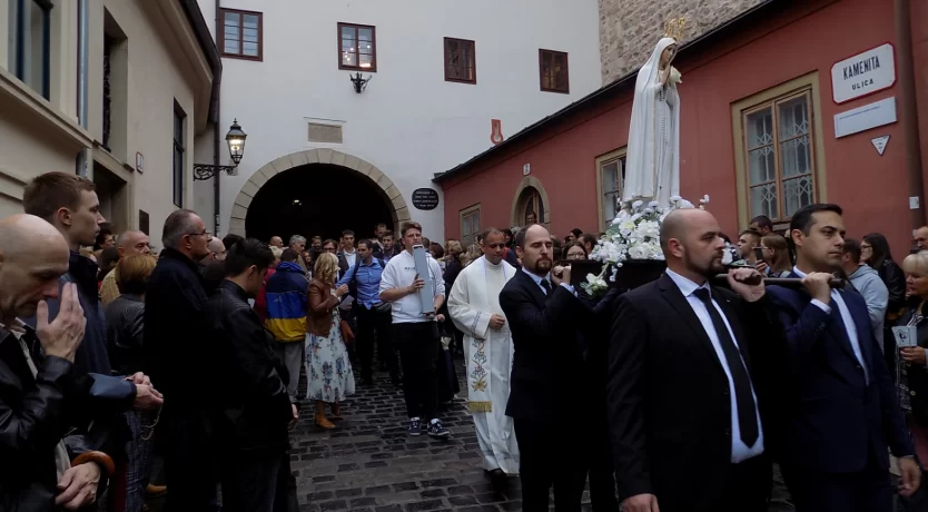 1. MARIJANSKA PROCESIJA ZA ŽIVOT OKUPILA OKO 1000 ZAGREPČANA