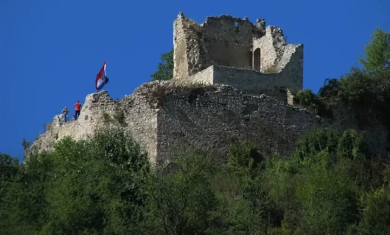 9 i 10. RUJNA 1943. PARTIZANI I ČETNICI IZVRŠILI SU POKOLJ NAD HRVATIMA U ZRINU, RODNOM MJESTU SIGETSKOG JUNAKA NIKOLE ŠUBIĆA ZRINSKOG