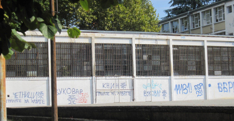 „GRANATE NA HRVATE“ – GRAFITI SU NAJMANJI PROBLEM HRVATA KOJI ŽIVE U GRANICAMA SRBIJE