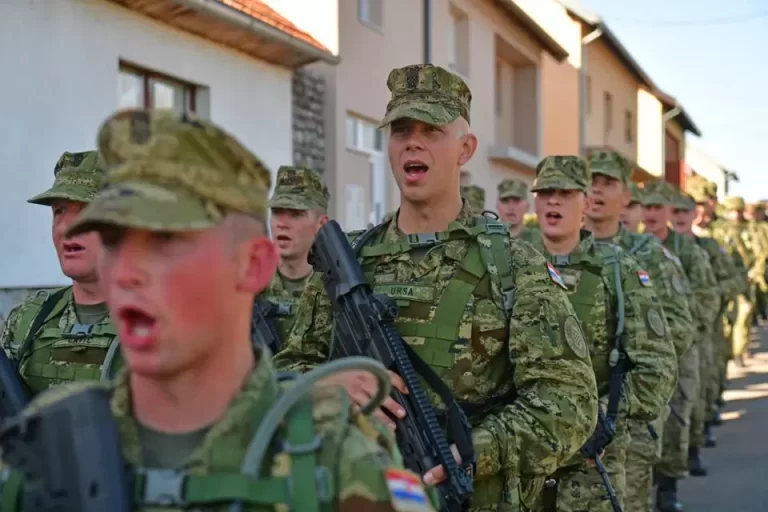 FOTO-VIDEO Umorni ali jaki duhom- polaznici prvog naraštaja Središta za razvoj vođa “Marko Babić”uz pjesmu, ponosno gaze prema cilju!