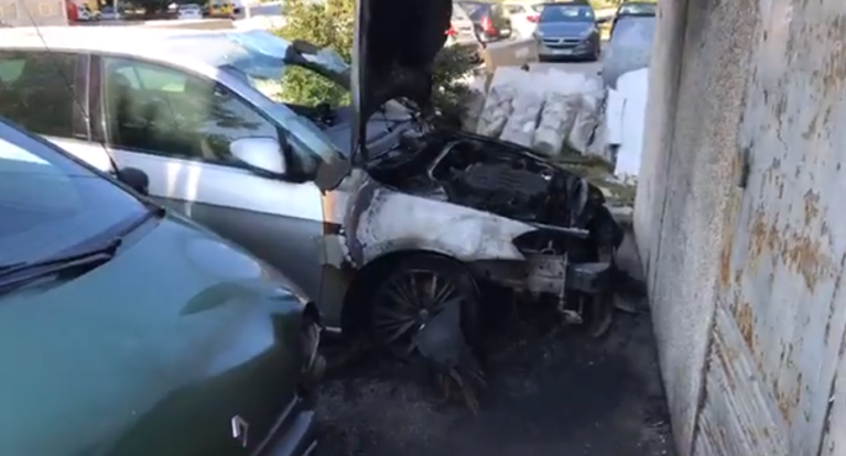 Samo upozorenje? U Splitu zapalili auto ženi koja je ljetos pretučena na ulici …