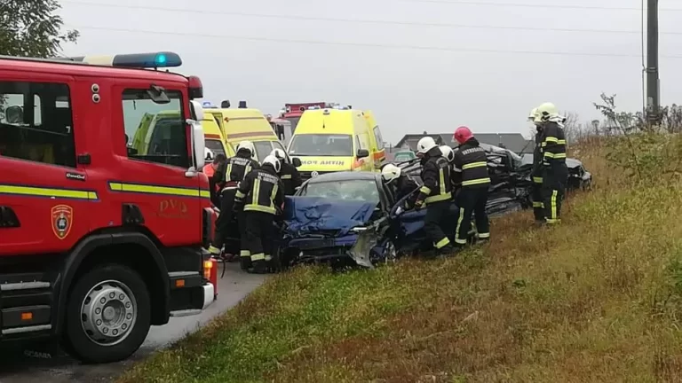 (FOTO-VIDEO) U stravičnom sudaru poginulo 2 mladih, a u bolnici preminula i žena (77)…