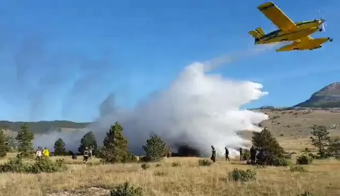 VIDEO Zahtjevna obuka gašenja požara na Dinari…Airtractor pogađa požar u milimetar!