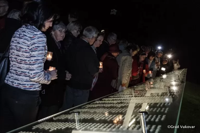 (FOTO) Objavljen popis svih žrtava Vukovara, Penava poručio: Žalosna je činjenica da sve ove godine, institucije naše države nisu bile u stanju sačiniti ovaj popis i odraditi svoj dio posla!