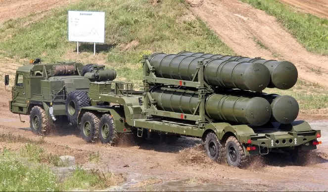 (VIDEO) Evo kako su moćni ruski raketni sustavi “S-400” i “Pancir-S” dopremljeni u Srbiju!…Vučić sretan kao malo dijete koje je dobilo nove igračke…