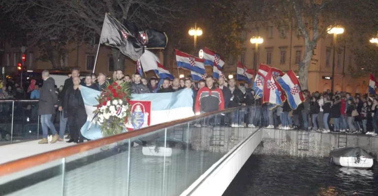 Riječani predvođeni Armadom palili svijeće za Vukovar; ‘Grada heroja’ sjetili se i Šibenčani