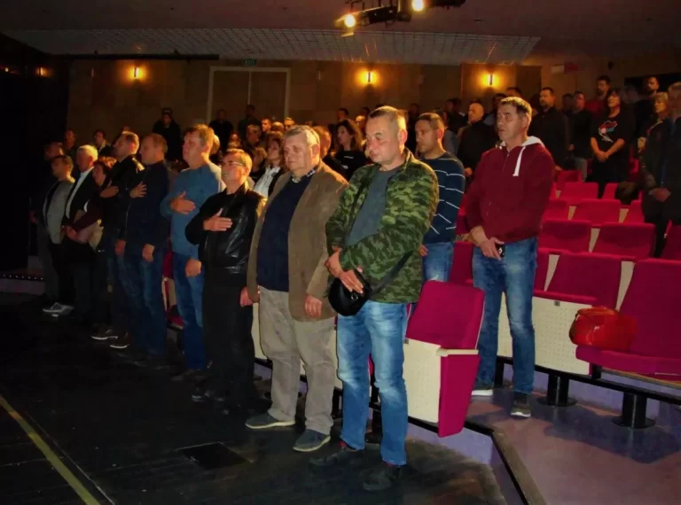 FOTO-VIDEO Na zadarskoj premijeri filma „Zapovjednici sajmišta“ istaknuta uloga Ivice Arbanasa u obrani Vukovara: Zapovjedio je rušenje prva četiri aviona JNA u Domovinskom ratu