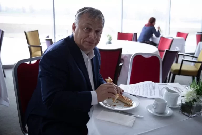 NORMALAN I JEDNOSTAVAN ČOVJEK! Mađarski premijer Viktor Orban objavio kako jede burek u Osijeku!