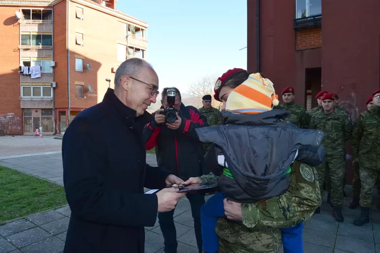 FOTO-VIDEO Pripadnicima Hrvatske vojske dodijeljeni stanovi u Kninu…