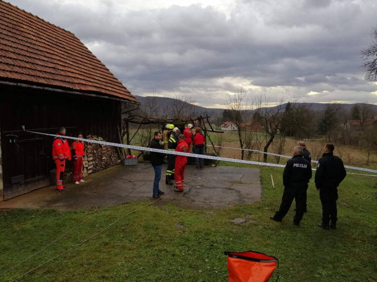 Tragedija kod Bosiljeva: Iz betonskog spremnika za vodu HGSS-ovci izvukli mrtvo tijelo, na teren izašle sve žurne službe