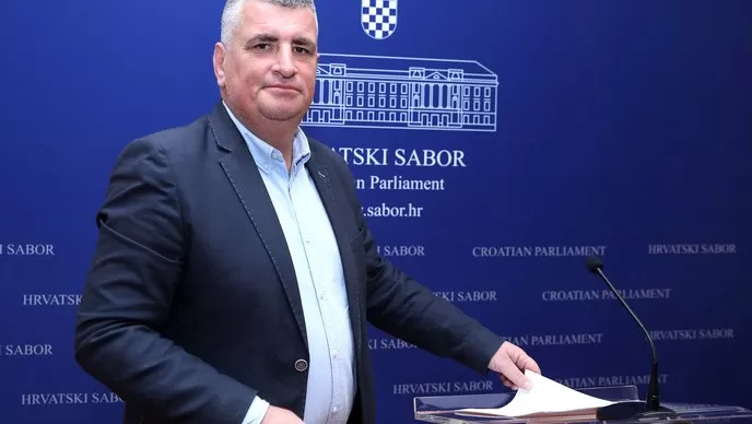 VIDEO Miro Bulj:Ministar Ćorić sabotira pravosuđe i odluke institucija…„Tražim od premijera Plenkovića da smijeni ministra Ćorića, čovjeka koji sabotira sudstvo, koje bi trebalo biti neovisno“…