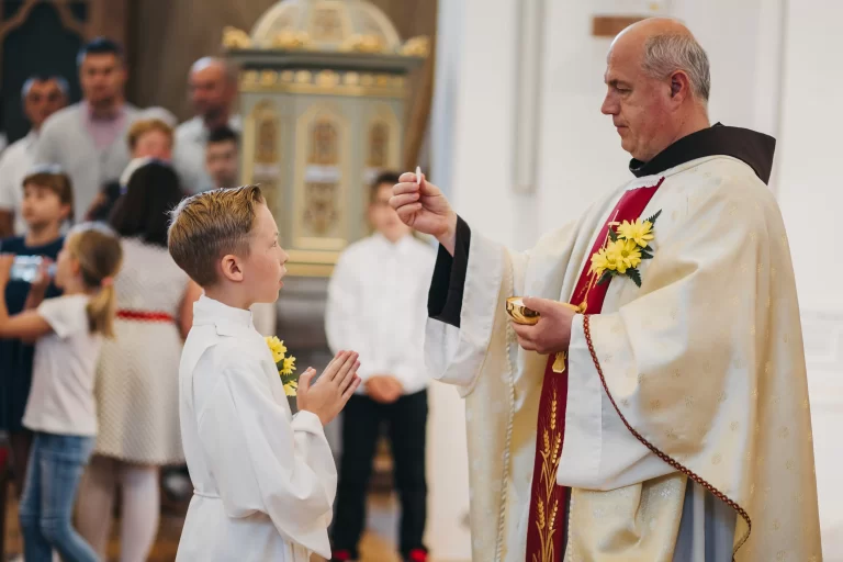 Hrvatske biskupije objavile su važne smjernice za pričesti, krizme i Veliki tjedan – donosimo ih na jednom mjestu…