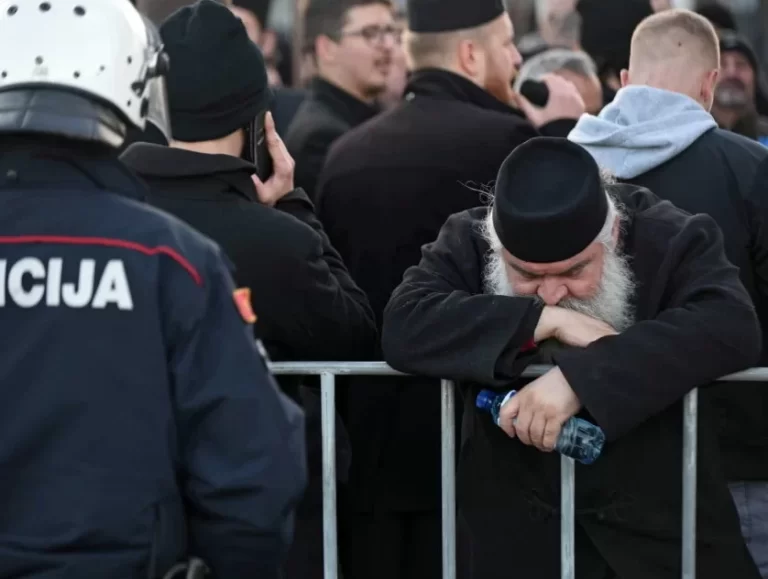 Crnogorska policija zbog kršenja mjera privela mitropolita SPC-a i nekoliko svećenika…