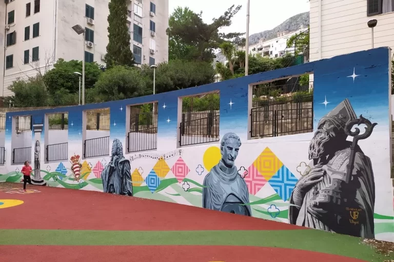 PREKRASAN MURAL NAŠEG ‘STREET’ UMJETNIKA Dubrovačke znamenitosti na zidu mokoškog igrališta