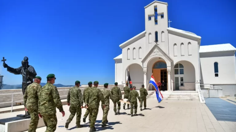 Položene dvije kamene spomen ploče na Zid sjećanja u crkvi hrvatskih mučenika na Udbini