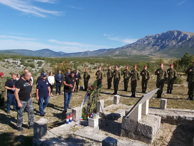 FOTO Obilježena tužna godišnjica u Kijevu! Tijekom okupacije Kijeva četnici su ubili na najzvjerskiji način 11 civila, dok su još dva branitelja svoje živote položili na oltar Domovine!