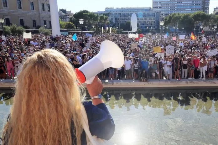 (VIDEO) Madrid: Veliki prosvjedi zbog strogih epidemioloških mjera španjolske vlade