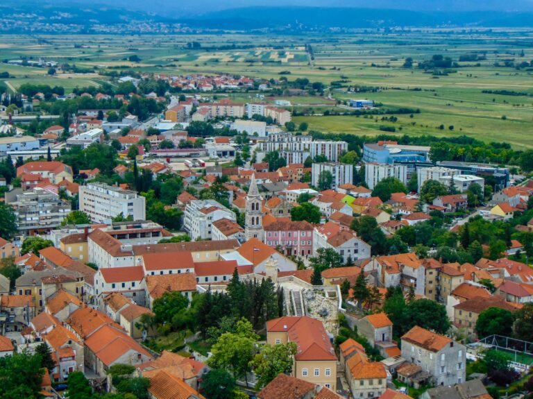 Sinj stipendira sve redovite studente