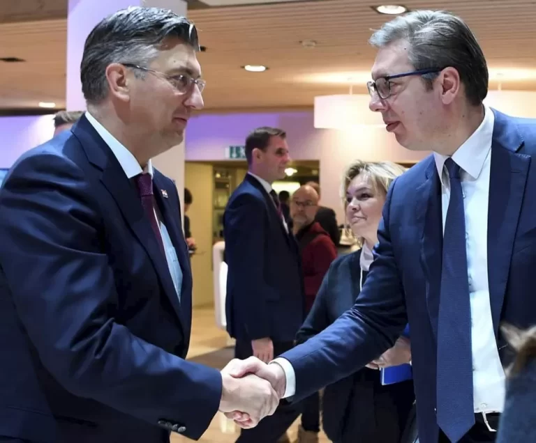 Srbija još razmatra službeni dopis hrvatskih branitelja! Dok Hrvati i poginulim Srbima pale svijeće, Vučić u Srbiji „razmatra“ jel bi  tamo to dopustio i Hrvatima!