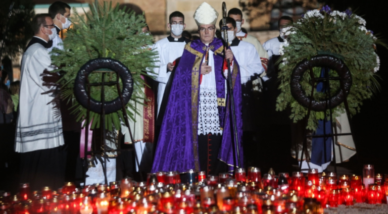 Kardinal Bozanić predvodio svetkovinu Svih svetih na Mirogoju. Duše Sveti, jačaj nam nadu da Bog jedini pobjeđuje zlo…