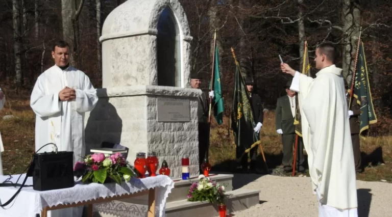 FOTO Na Platku blagoslovljena kapelica sv. Huberta zaštitnika lovaca i lova!