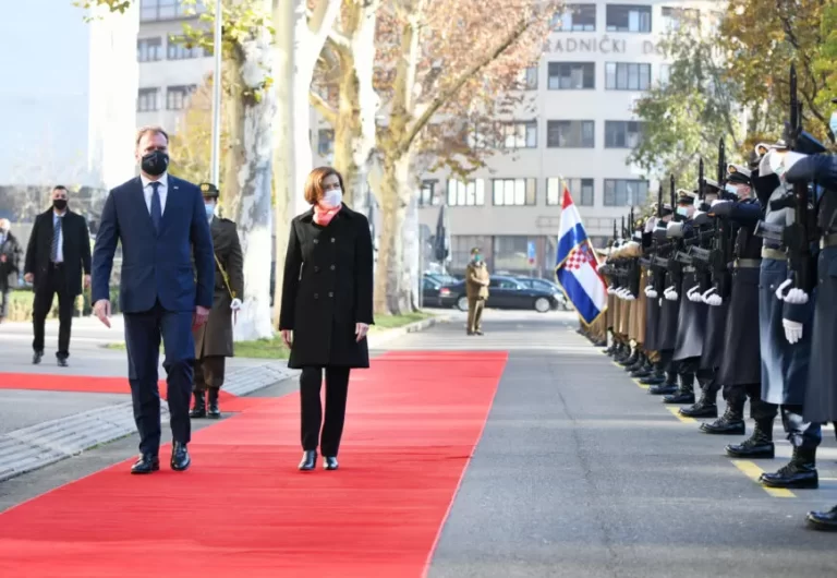 VIDEO Ministar Banožić s francuskom ministricom Oružanih snaga Parly