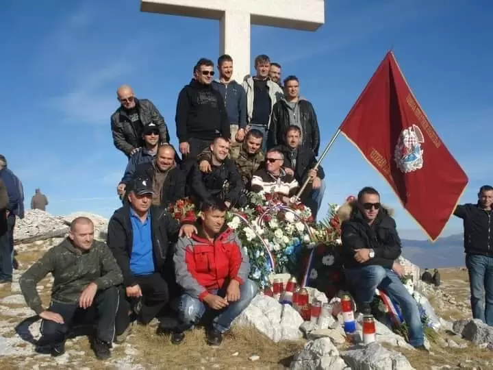 Priča jednog Brigadnog izvidnika ‼ Muk je i tišina dok maskiramo svoja lica. Odjednom rafal, bacamo se jedan na drugoga…