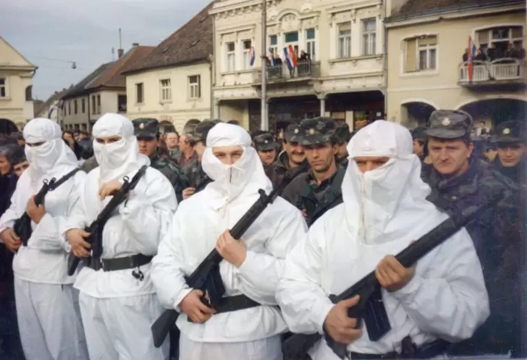 VIDEO Na današnji dan 1992. godine na Trgu Svetog Trojstva u Požegi održana je svečana prisega 123. brigade Hrvatske vojske